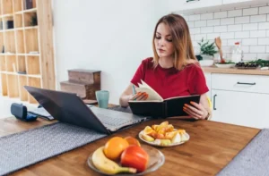 Student studying with brain-boosting foods for focus and memory